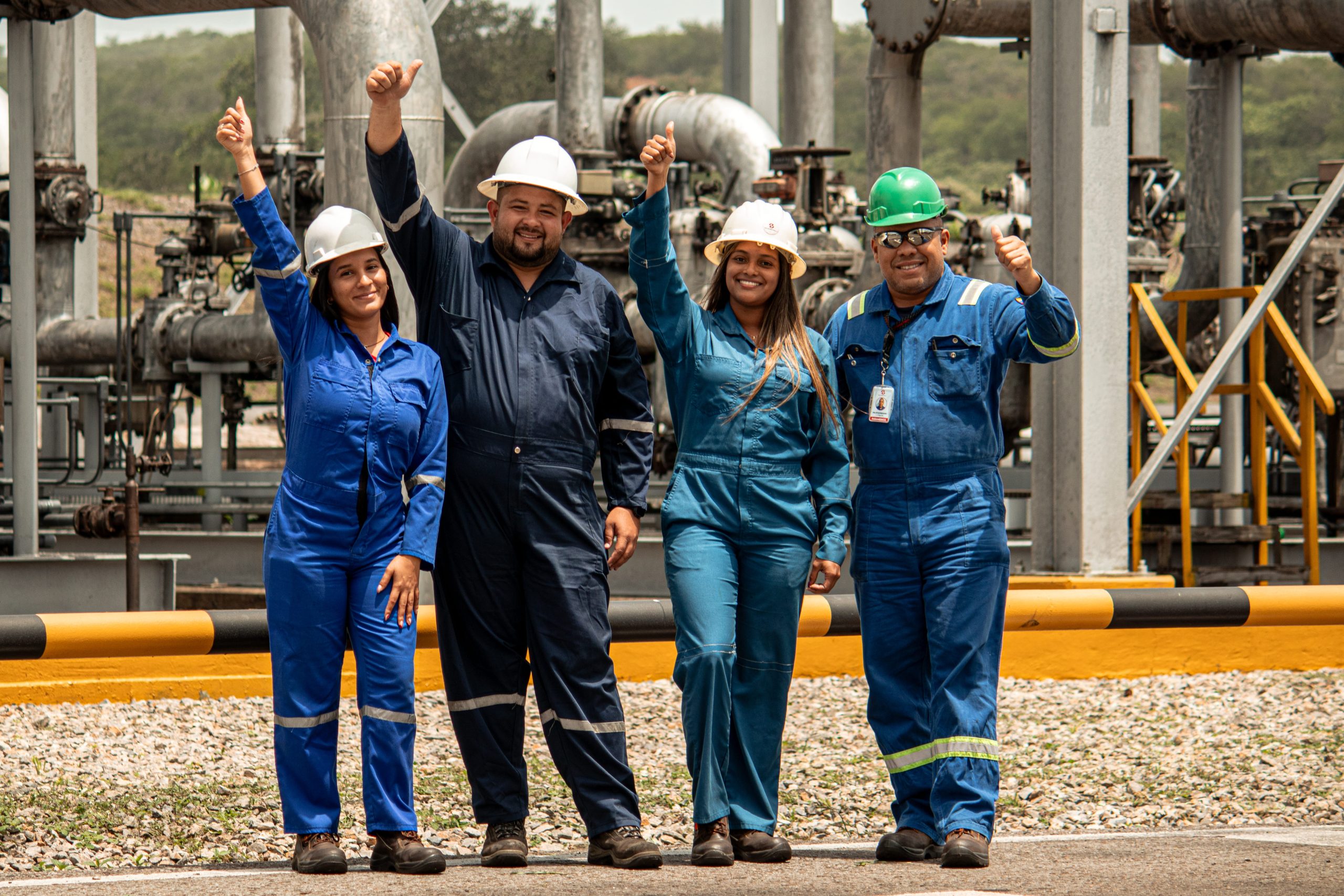 Equipo S&S Tecnipetrol saludando